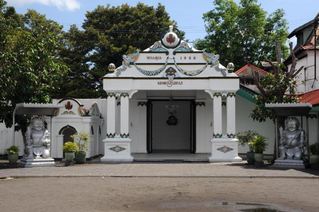 Happy Family Hotel Yogyakarta Exteriör bild